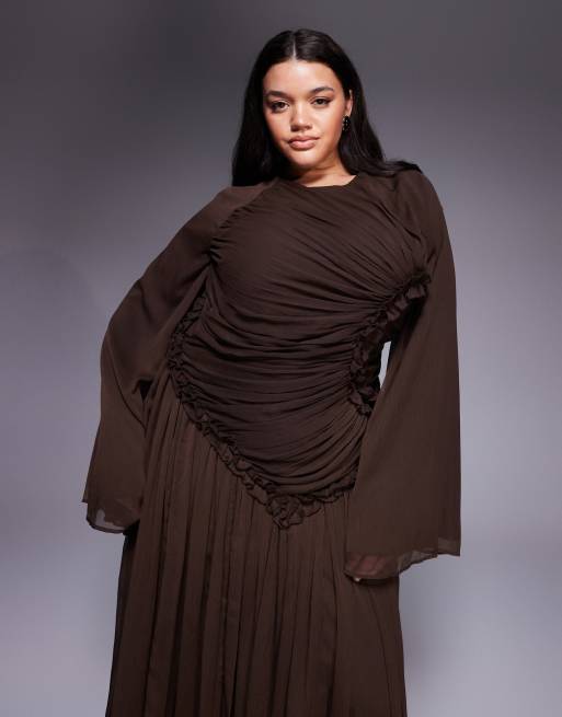 ASOS DESIGN Curve - Aangerimpelde maxi jurk van gekreukt chiffon met micro-ruches in chocoladebruin, 3 van 4