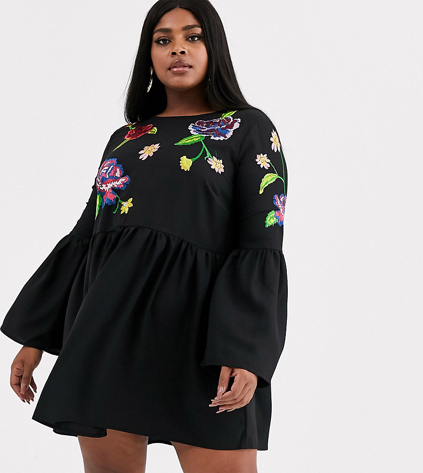 ASOS DESIGN Curve - Aangerimpelde mini-jurk met wijduitlopende mouwen en borduursel-Zwart