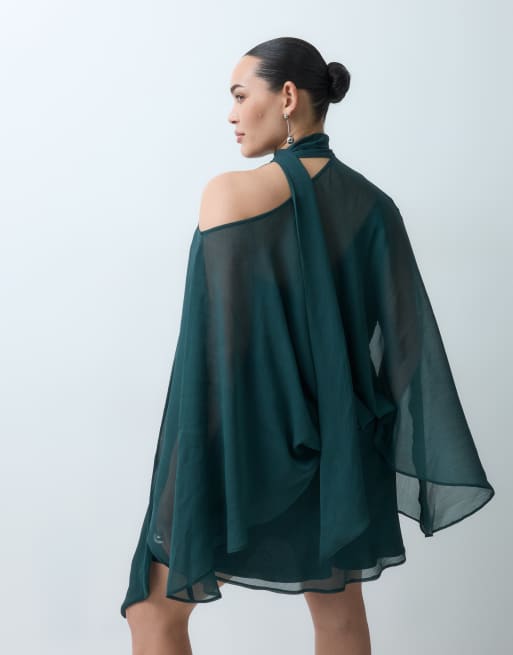 ASOS DESIGN Curve abito mini in chiffon con spalle scoperte, mantella e sciarpa, verde petrolio, 5 di 5