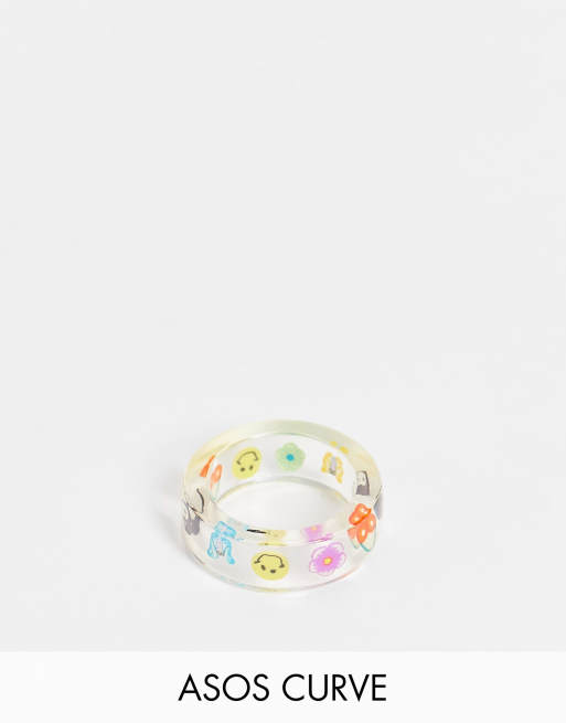 ASOS DESIGN Curve - Anello in plastica con ciondoli kitsch all'interno, colore trasparente