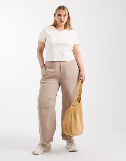 ASOS DESIGN Curve – Angeraute Jogginghose in Mokka-Taupe mit abgerundetem Beinschnitt, 4 von 5