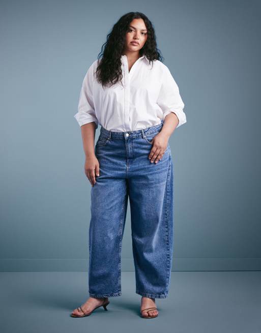 ASOS DESIGN Curve ankle grazer barrel jeans with cinch waist in midwash , 3 of 5