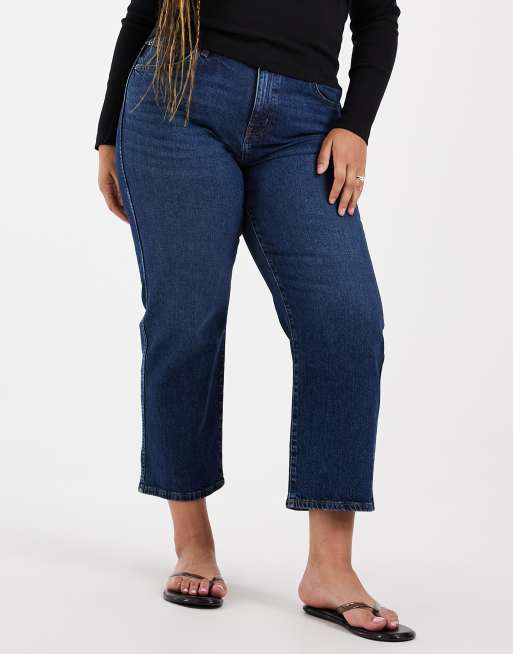 ASOS DESIGN Curve ankle grazer comfort stretch straight leg jeans in dark mid blue, 2 of 5