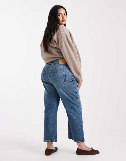ASOS DESIGN Curve ankle grazer comfort stretch straight leg jeans in mid blue , 2 of 5