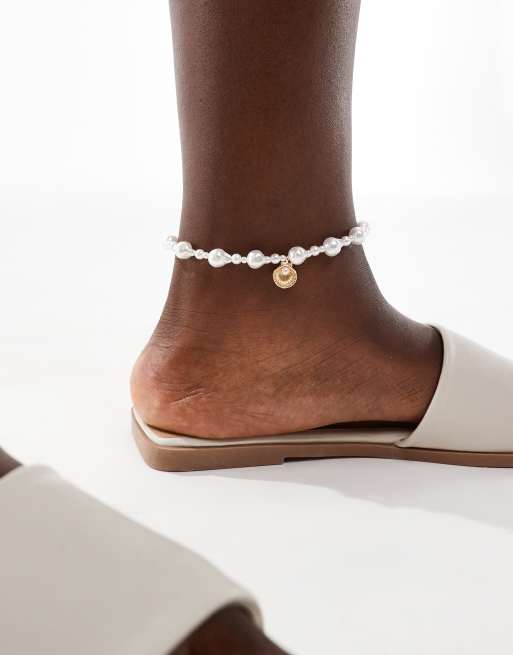 ASOS DESIGN Curve anklet with shell and faux pearl charm in gold tone, 4 of 4
