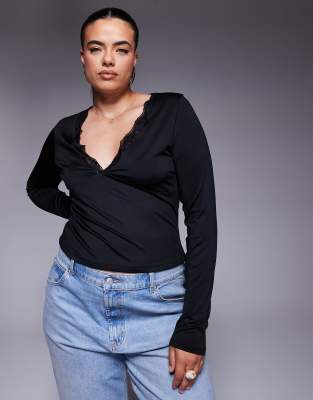 ASOS DESIGN Curve - Anschmiegsames, langärmliges Oberteil in Schwarz mit tiefem V-Ausschnitt und Spitzenborte
