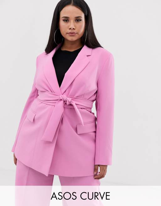 ASOS DESIGN Curve – Rosafarbener Anzug im Wickeldesign mit Gürtel, 2 von 3