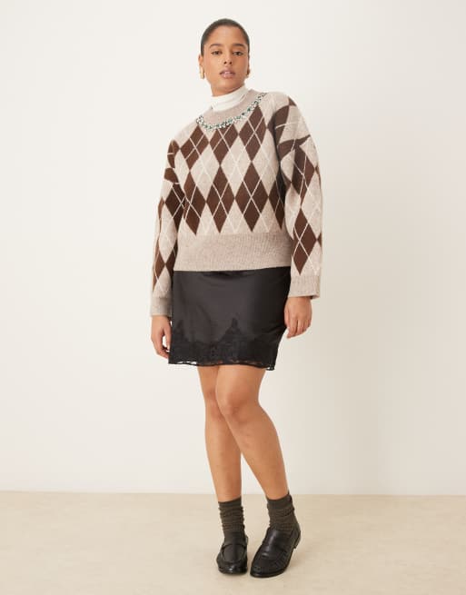 ASOS DESIGN Curve argyle embellished neck jumper in brown, 2 of 4
