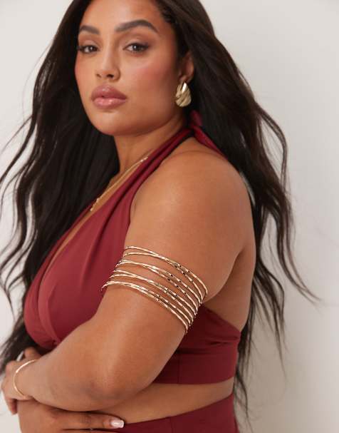 ASOS DESIGN Curve - Armband met gehamerd omslagontwerp in goudkleur - view 1
