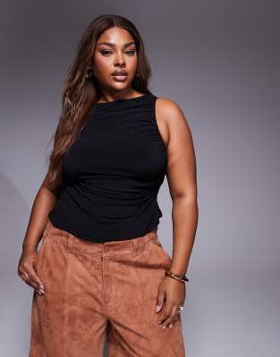 ASOS DESIGN Curve - Ärmelloses, figurbetontes Oberteil in Schwarz mit Raffung