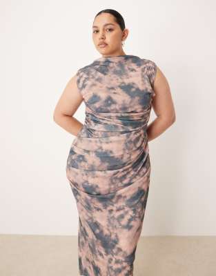 ASOS DESIGN Curve - Ärmelloses Midikleid aus gerafftem Netzstoff mit dunklem Batikmuster-Bunt