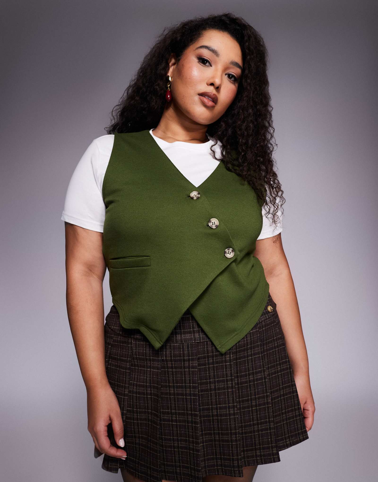 Асимметричный топ-жилет ASOS DESIGN Curve оливкового цвета