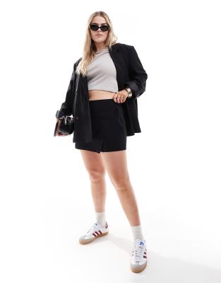 ASOS DESIGN Curve - Asymmetrisch geschnittener Wickel-Skort aus Bengaline in Schwarz