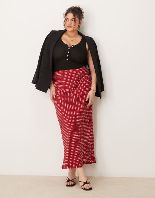 ASOS DESIGN Curve – Asymmetrischer Maxirock aus Chiffon in Rot mit Punkten