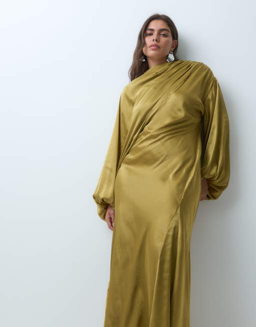 ASOS DESIGN Curve asymmetrisk satinkjole i maxi-længde med blousonærmer i gul, 2 af 5