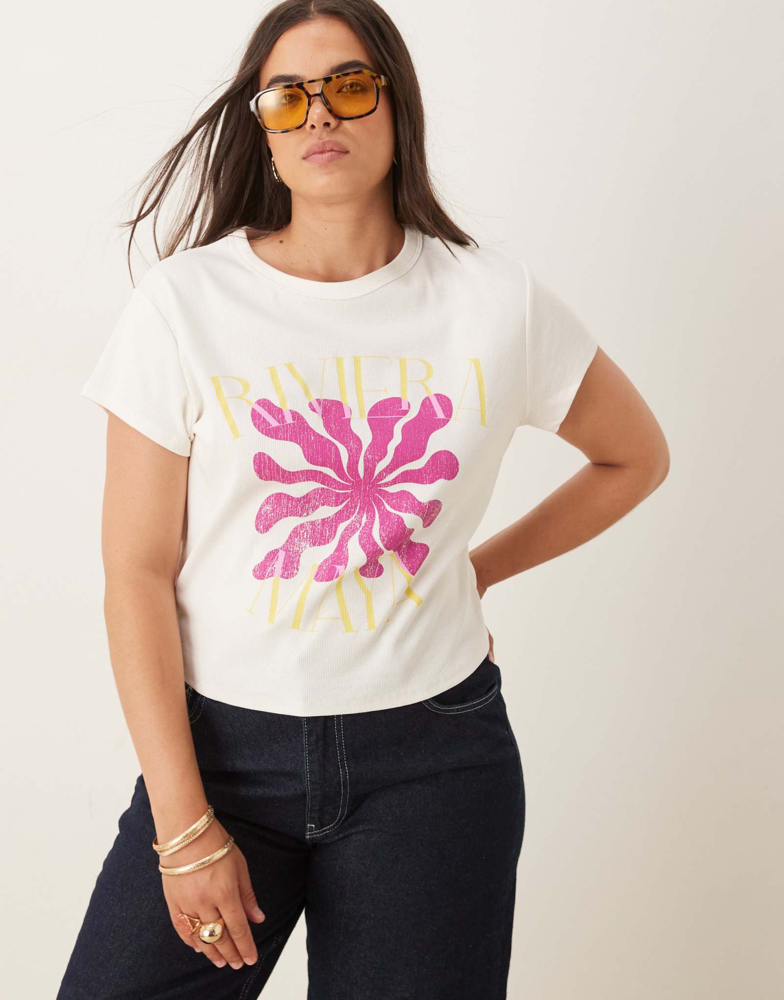 Детская футболка ASOS DESIGN Curve с рисунком фиолетового цветка кремового цвета