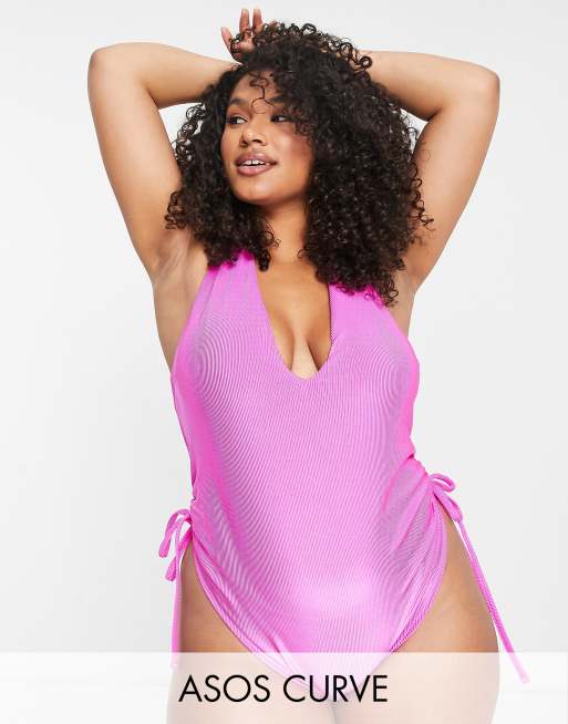 ASOS DESIGN Curve - Badpak van spiegelend satijn met verstelbare halternek en pijpen in in felroze