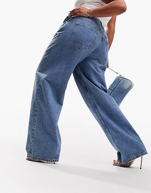 Vælg kontanter I de fleste tilfælde ASOS DESIGN Curve baggy boyfriend jeans in mid blue | ASOS