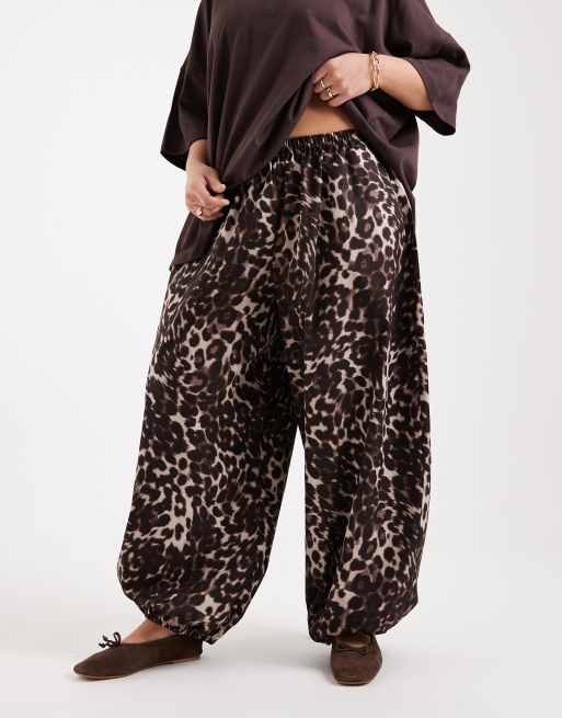 ASOS DESIGN Curve - Ballonbukser i bomulds-/nylonblanding med dyreprint, 2 af 5
