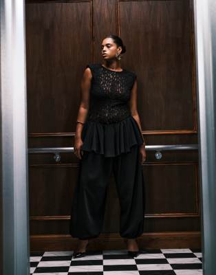 ASOS DESIGN Curve - Ballonhose in Schwarz mit Rock-Overlay-Detail