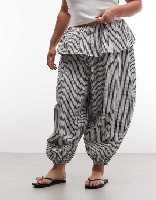 ASOS DESIGN Curve Ballonhose mit Rock-Overlay-Detail in Schwarz-Weiß-Karo, 2 von 5