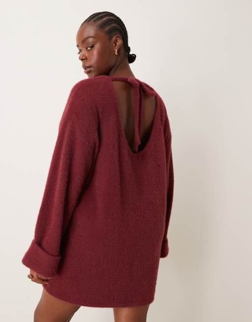 ASOS DESIGN Curve – Bardzo miękka puszysta dzianinowa sukienka mini o bardzo luźnym kroju w bordowym kolorze