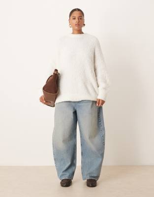ASOS DESIGN Curve - Barrel-Jeans in blasser Vintage-Waschung mit hohem Bund-Blau