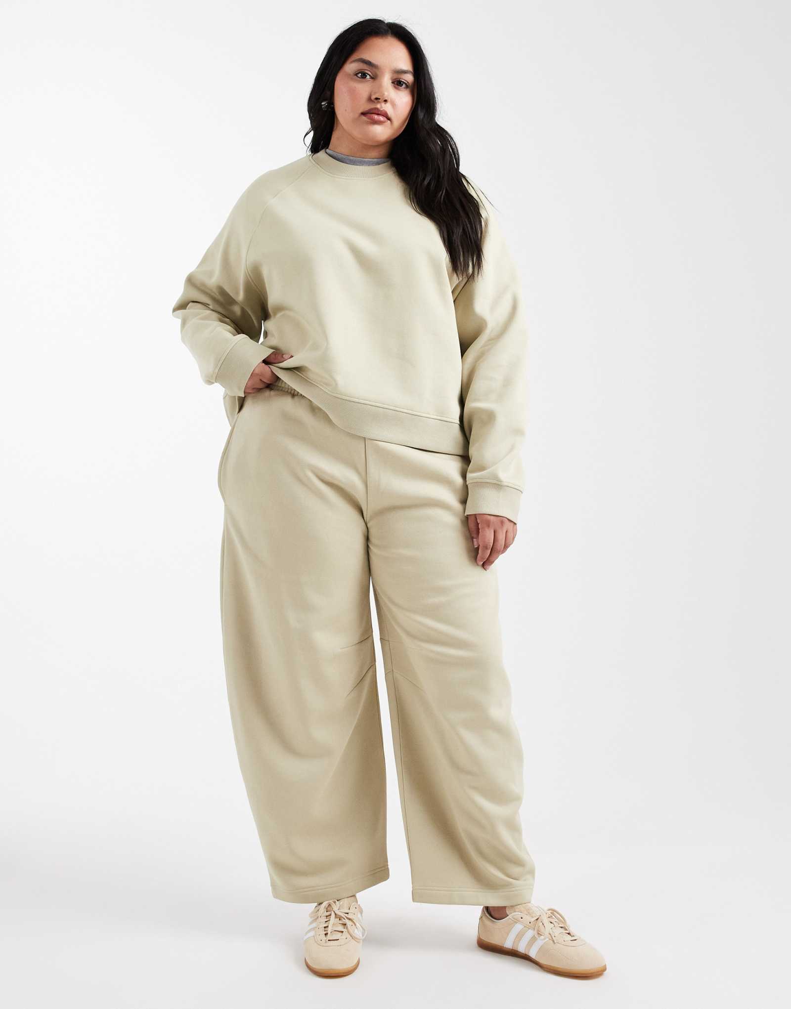 Спортивные брюки ASOS DESIGN с закругленными бочкообразными штанинами оливково-зеленого цвета