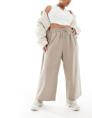 ASOS DESIGN Curve - Barrel Leg Fit Pull-on-Hose in Taupe mit Leinenanteil-Neutral