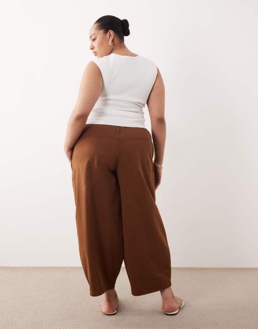 ASOS DESIGN Curve – Barrel-Schlupfhose in Schokobraun mit abgerundetem Beinschnitt, 2 von 5