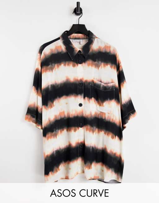 ASOS DESIGN Curve – Batikfärgad skjorta med korta ärmar
