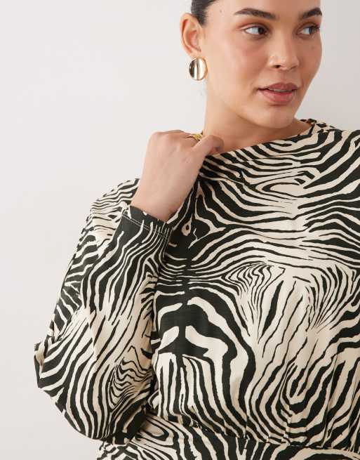 ASOS DESIGN Curve batwing zebra maxi dress, 3 of 4