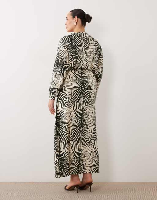 ASOS DESIGN Curve batwing zebra maxi dress, 4 of 4