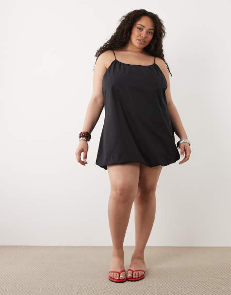 ASOS DESIGN Curve – Bauschiges Mini-Sommerkleid aus Popeline in Schwarz mit gebundenen Trägern - view 1