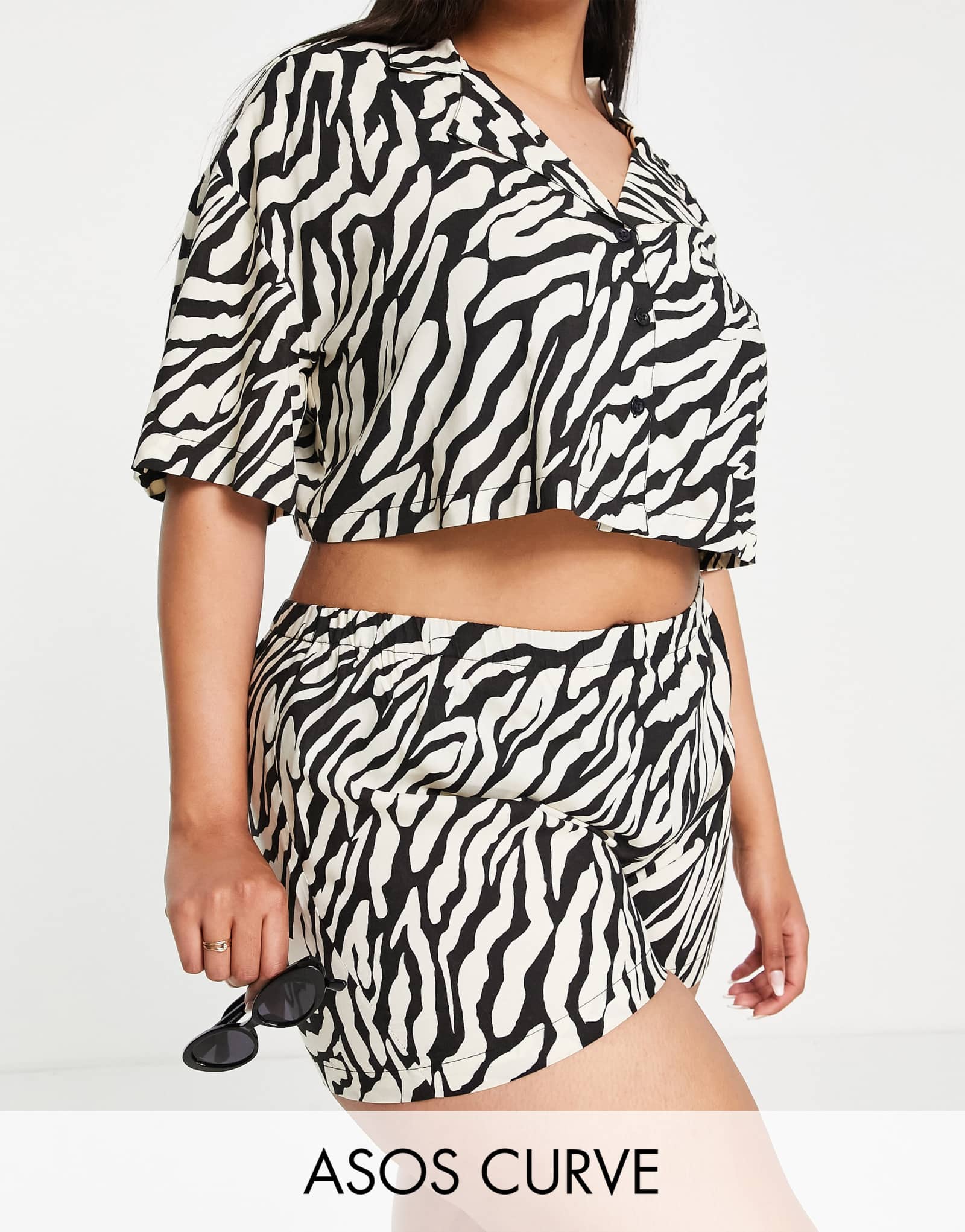 Пляжные шорты ASOS DESIGN Curve с принтом 