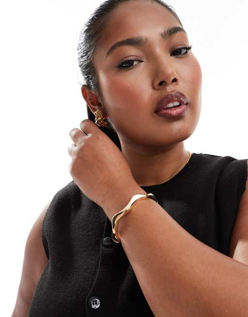 ASOS DESIGN Curve - Bedelarmband met golvend ontwerp in goudkleur