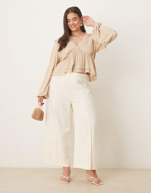 ASOS DESIGN Curve - Beige og langærmet top med broderet kant i krølstof, 3 af 4
