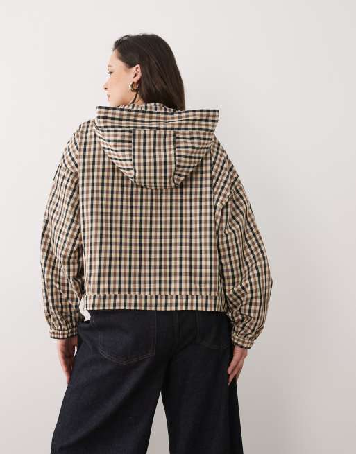 ASOS DESIGN Curve - Beige og multifarvet bomber-jakke med hætte, boblekant og tern, 4 af 4