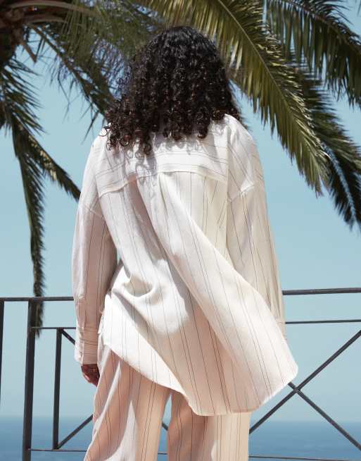 ASOS DESIGN Curve – Belle – Seitlich gebundenes Strandhemd im Kimono-Stil in Schwarz-Weiß gestreift, 4 von 4