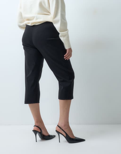 ASOS DESIGN Curve bengaline capri trouser with side panel details in black, 3 of 5