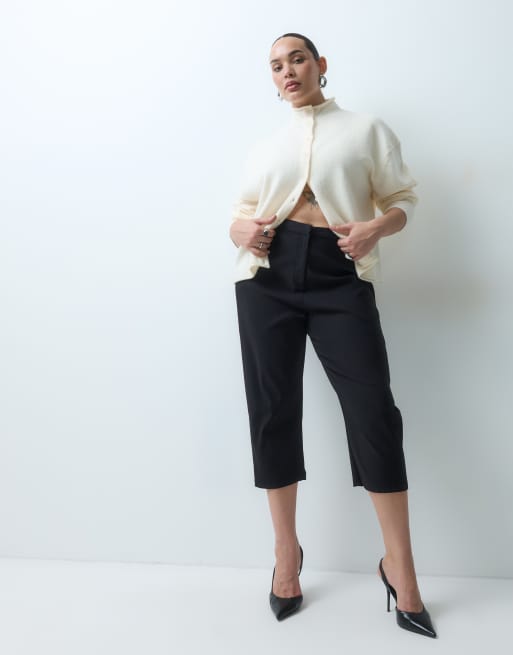 ASOS DESIGN Curve bengaline capri trouser with side panel details in black, 4 of 5