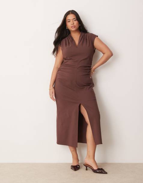 ASOS DESIGN Curve – Bengaline-Midikleid in Schokobraun mit V-Ausschnitt, plissierter Schulterpartie und geraffter Taille - view 1