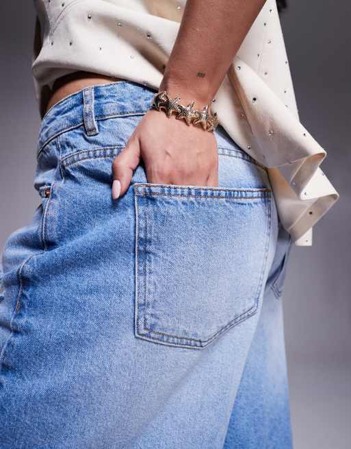  ASOS DESIGN Curve – Bermudashorts aus Denim in Mittelblau mit Zierrissen, 2 von 5