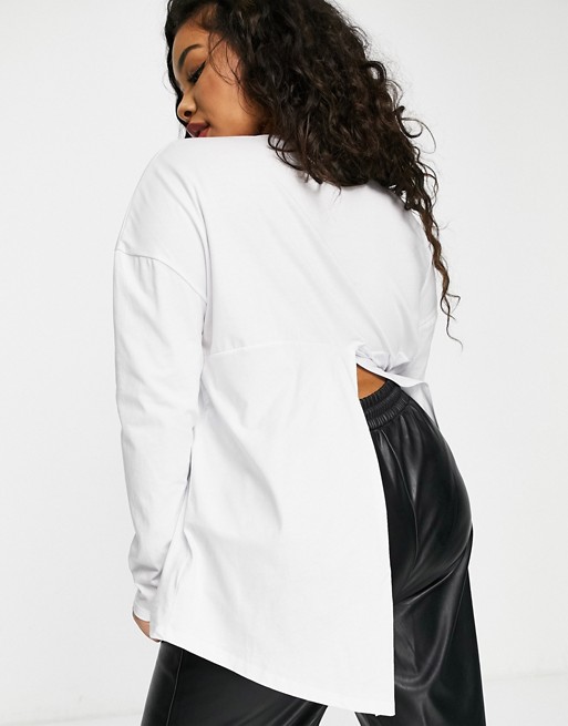 ASOS DESIGN Curve – Biały T-shirt z długim rękawem i rozcięciem na plecach RNOR