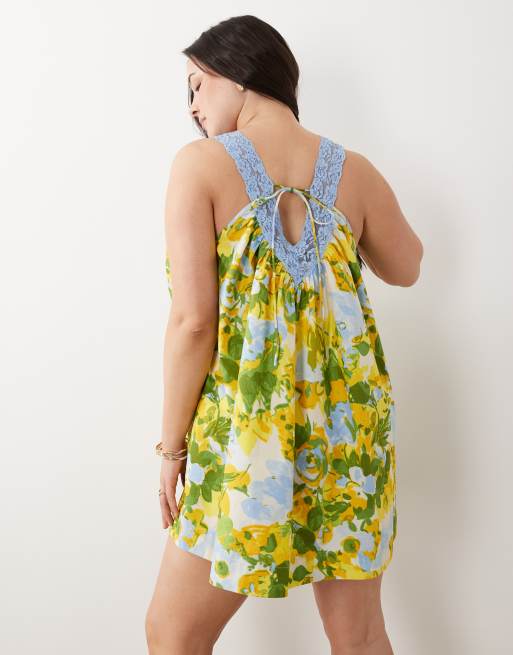 ASOS DESIGN Curve – Blå, blommig sommarklänning i minilängd med smock, v-ringning och spetslager , 3 av 4