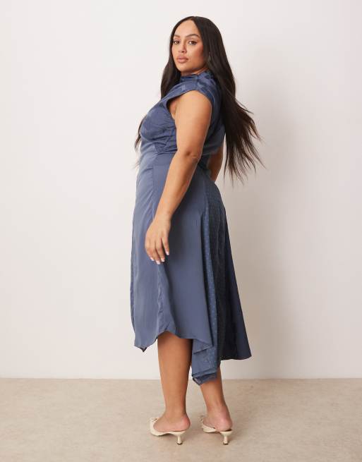 ASOS DESIGN Curve – Blå midiklänning i jacquard och dobbyväv med rynkad sida och slits, 3 av 4