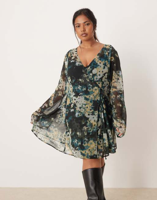 ASOS DESIGN Curve - Blå slå-om-minikjole med bindebånd og sløret blomstermønster, 3 af 4