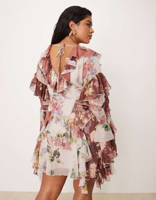 ASOS DESIGN Curve – Blandblommig miniklänning med utskärningar, utsvängda ärmar, volang och klockad kjol, 4 av 4