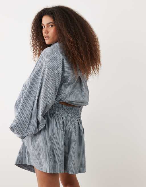 ASOS DESIGN Curve – Blårandiga shorts i dra på-modell, 5 av 5