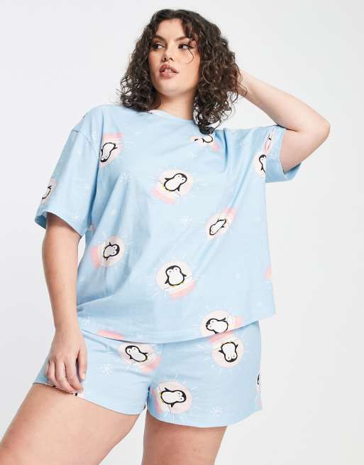 ASOS DESIGN Curve - Blåt julepyjamassæt med oversized T-shirt og shorts med pingvinprint